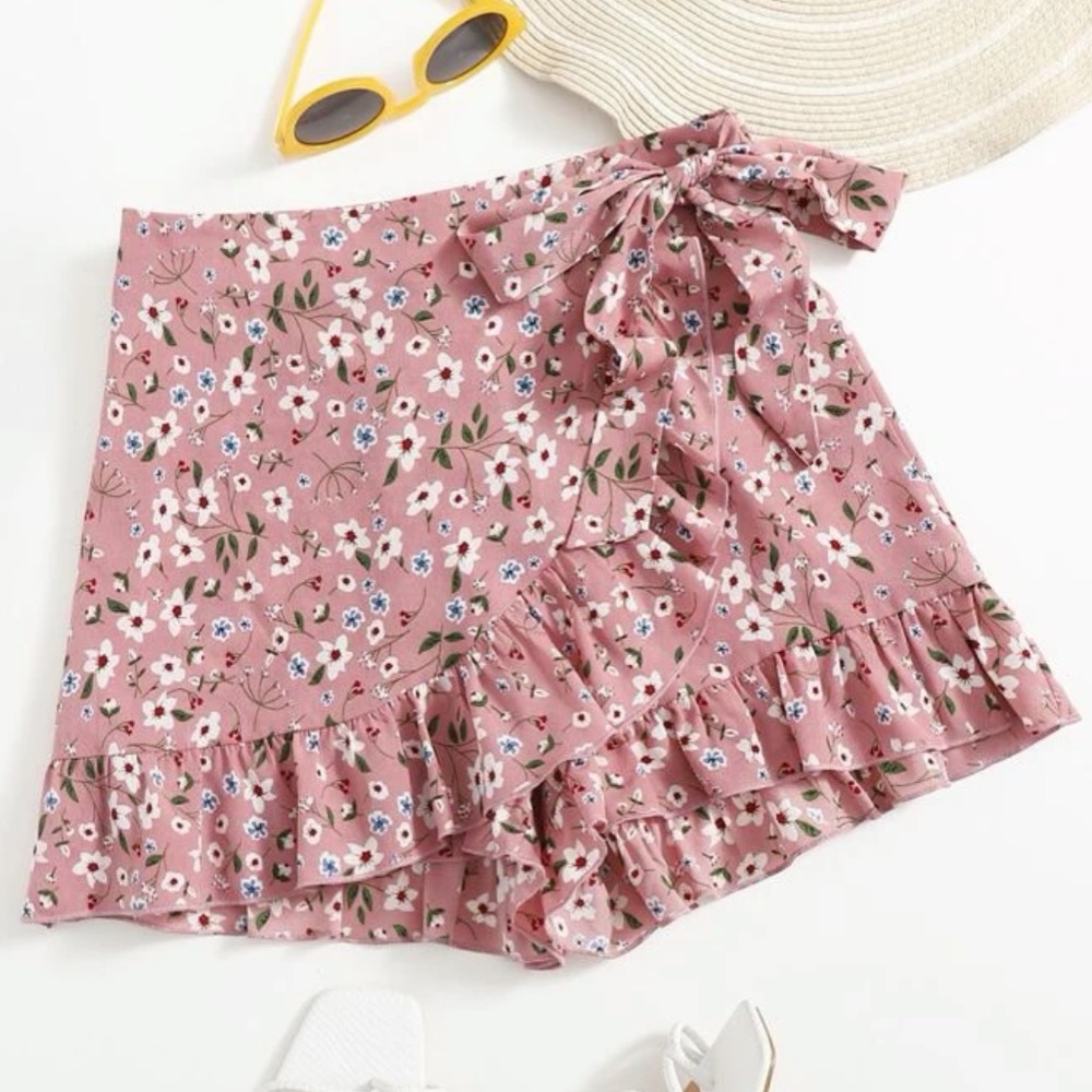 SHEIN Floral Side-tie Shorts/Skort NWOT